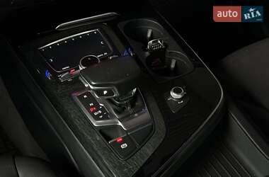 Внедорожник / Кроссовер Audi Q7 2016 в 