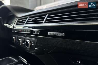 Внедорожник / Кроссовер Audi Q7 2016 в 