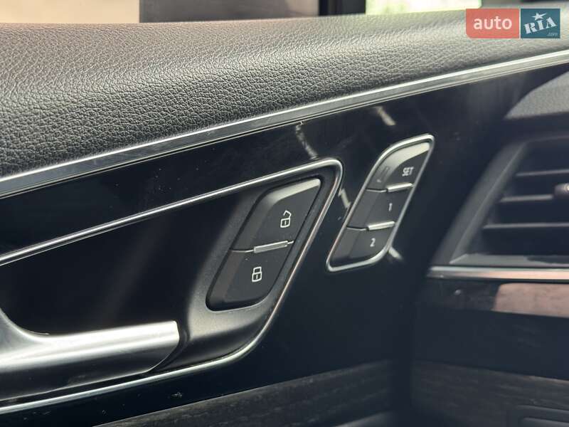 Внедорожник / Кроссовер Audi Q7 2017 в Киеве