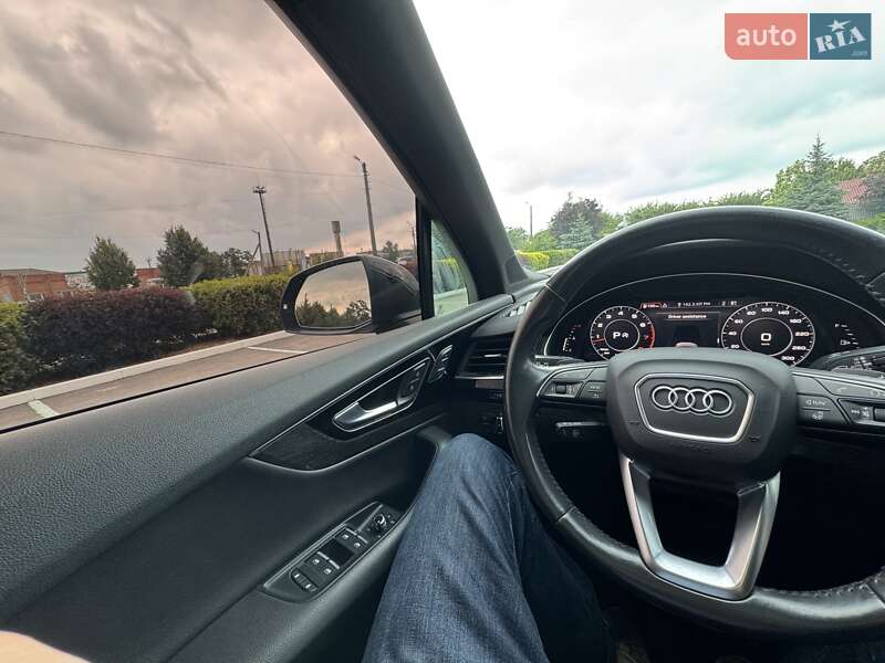 Внедорожник / Кроссовер Audi Q7 2017 в Киеве