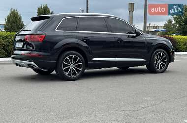 Позашляховик / Кросовер Audi Q7 2017 в 