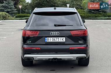 Позашляховик / Кросовер Audi Q7 2017 в 