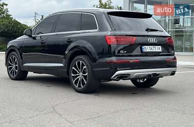Позашляховик / Кросовер Audi Q7 2017 в 