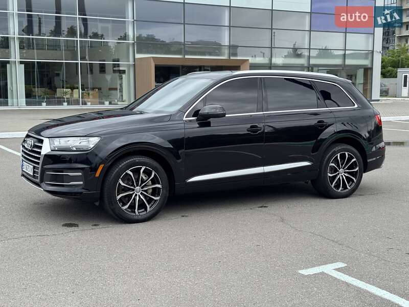 Позашляховик / Кросовер Audi Q7 2017 в 