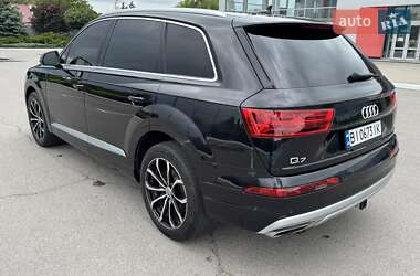 Позашляховик / Кросовер Audi Q7 2017 в 