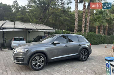 Внедорожник / Кроссовер Audi Q7 2016 в 
