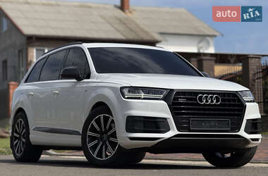 Внедорожник / Кроссовер Audi Q7 2017 в 