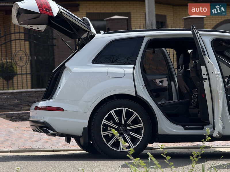 Внедорожник / Кроссовер Audi Q7 2017 в Одессе