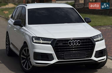 Внедорожник / Кроссовер Audi Q7 2017 в 