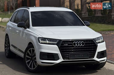 Внедорожник / Кроссовер Audi Q7 2017 в 