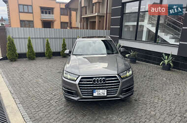 Внедорожник / Кроссовер Audi Q7 2016 в 