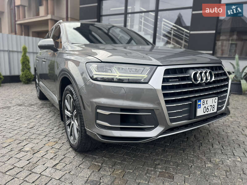 Внедорожник / Кроссовер Audi Q7 2016 в 