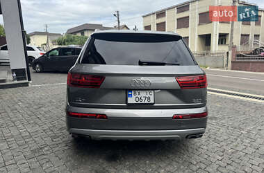 Внедорожник / Кроссовер Audi Q7 2016 в 
