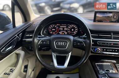 Внедорожник / Кроссовер Audi Q7 2016 в 