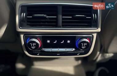 Внедорожник / Кроссовер Audi Q7 2016 в 