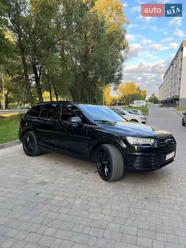 Внедорожник / Кроссовер Audi Q7 2016 в Новояворовске