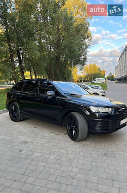 Внедорожник / Кроссовер Audi Q7 2016 в 