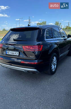 Внедорожник / Кроссовер Audi Q7 2017 в 