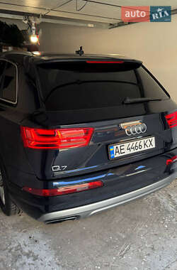 Внедорожник / Кроссовер Audi Q7 2017 в 