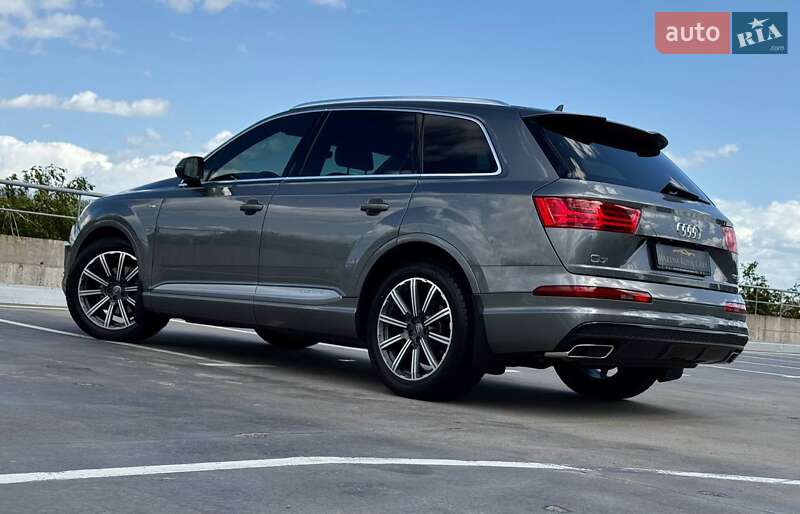 Внедорожник / Кроссовер Audi Q7 2016 в Киеве