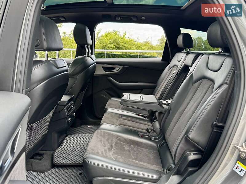 Внедорожник / Кроссовер Audi Q7 2016 в Киеве
