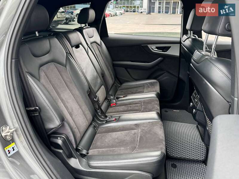 Внедорожник / Кроссовер Audi Q7 2016 в Киеве