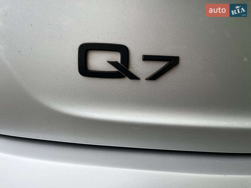 Позашляховик / Кросовер Audi Q7 2015 в Львові