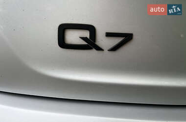 Внедорожник / Кроссовер Audi Q7 2015 в 
