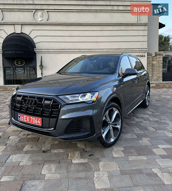 Внедорожник / Кроссовер Audi Q7 2021 в 