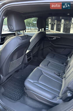 Внедорожник / Кроссовер Audi Q7 2021 в 