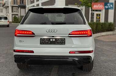 Внедорожник / Кроссовер Audi Q7 2021 в 