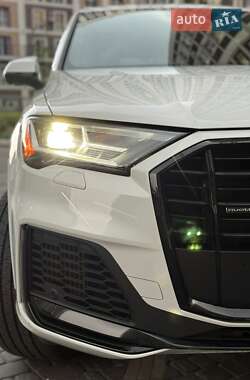 Внедорожник / Кроссовер Audi Q7 2021 в 