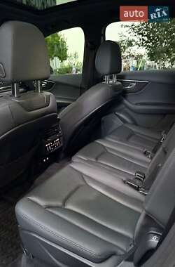 Внедорожник / Кроссовер Audi Q7 2021 в 