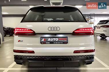 Позашляховик / Кросовер Audi Q7 2024 в 
