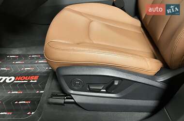Позашляховик / Кросовер Audi Q7 2024 в 