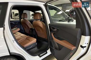 Позашляховик / Кросовер Audi Q7 2024 в 