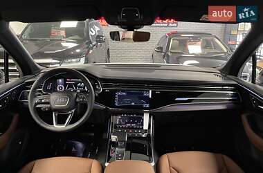 Позашляховик / Кросовер Audi Q7 2024 в 