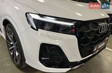 Позашляховик / Кросовер Audi Q7 2024 в 
