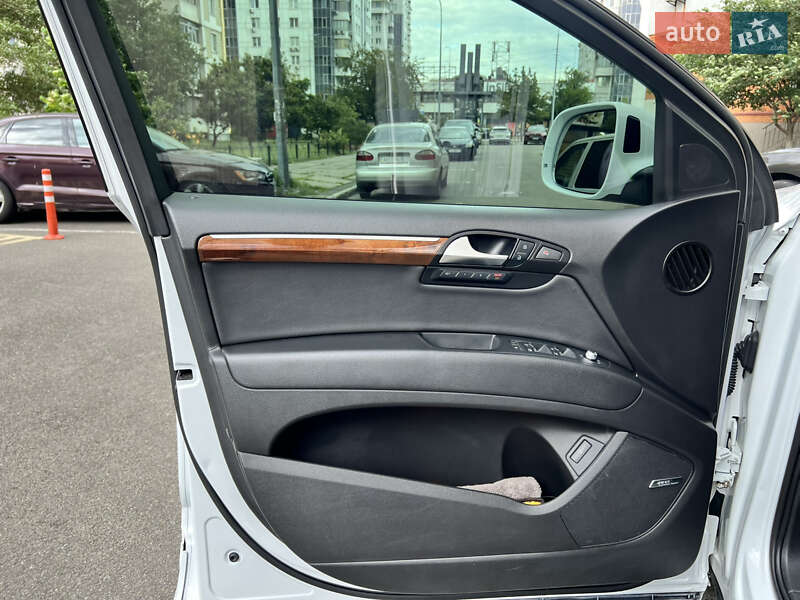 Внедорожник / Кроссовер Audi Q7 2012 в Киеве