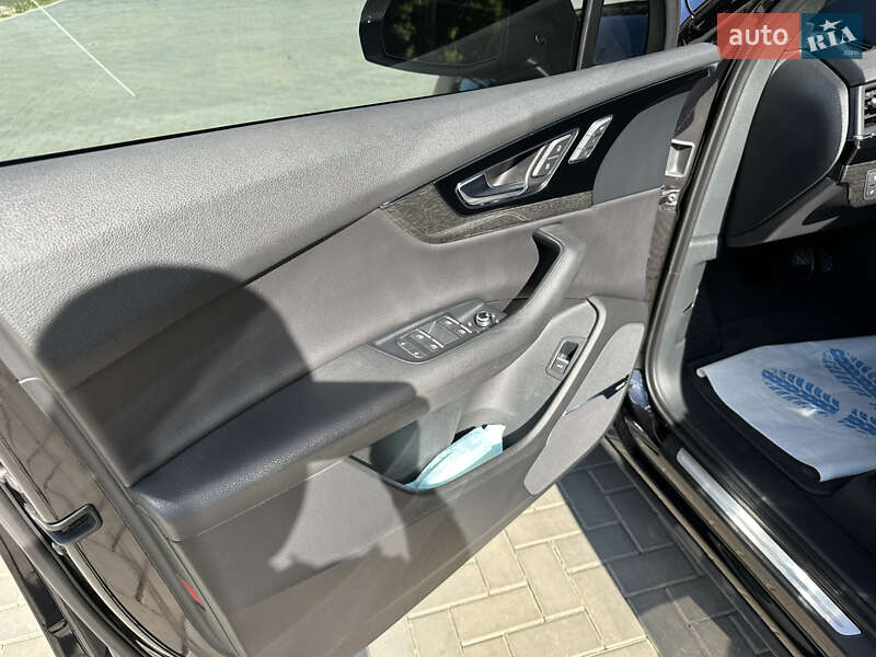 Внедорожник / Кроссовер Audi Q7 2017 в Луцке