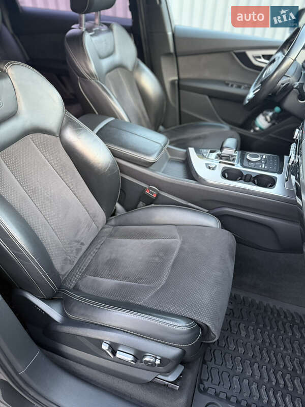 Внедорожник / Кроссовер Audi Q7 2016 в Баре