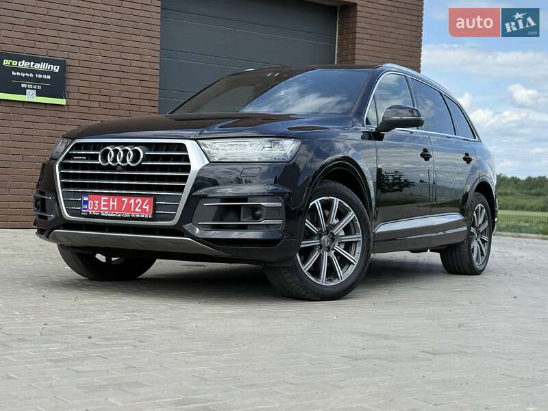 Внедорожник / Кроссовер Audi Q7 2017 в 