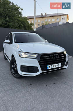 Позашляховик / Кросовер Audi Q7 2017 в 