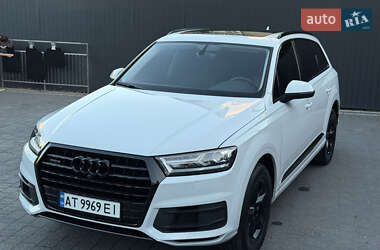 Позашляховик / Кросовер Audi Q7 2017 в 