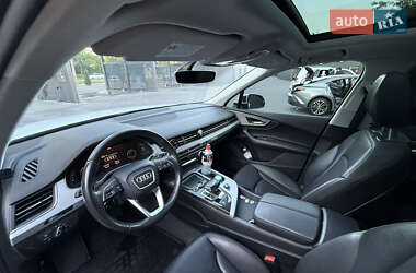 Позашляховик / Кросовер Audi Q7 2017 в 