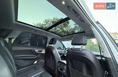 Позашляховик / Кросовер Audi Q7 2017 в 