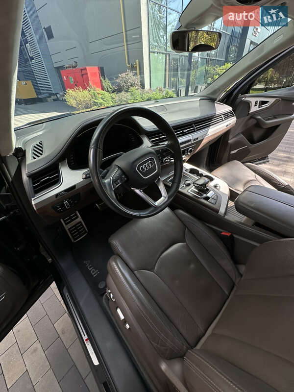 Позашляховик / Кросовер Audi Q7 2016 в Києві