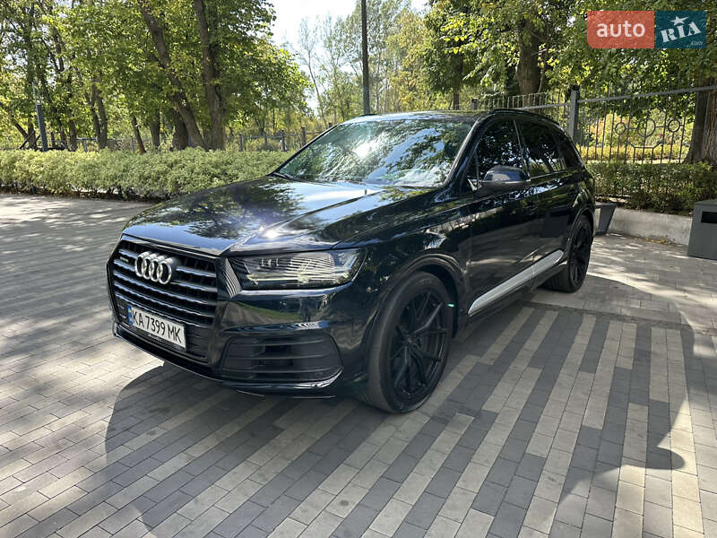 Позашляховик / Кросовер Audi Q7 2016 в Києві