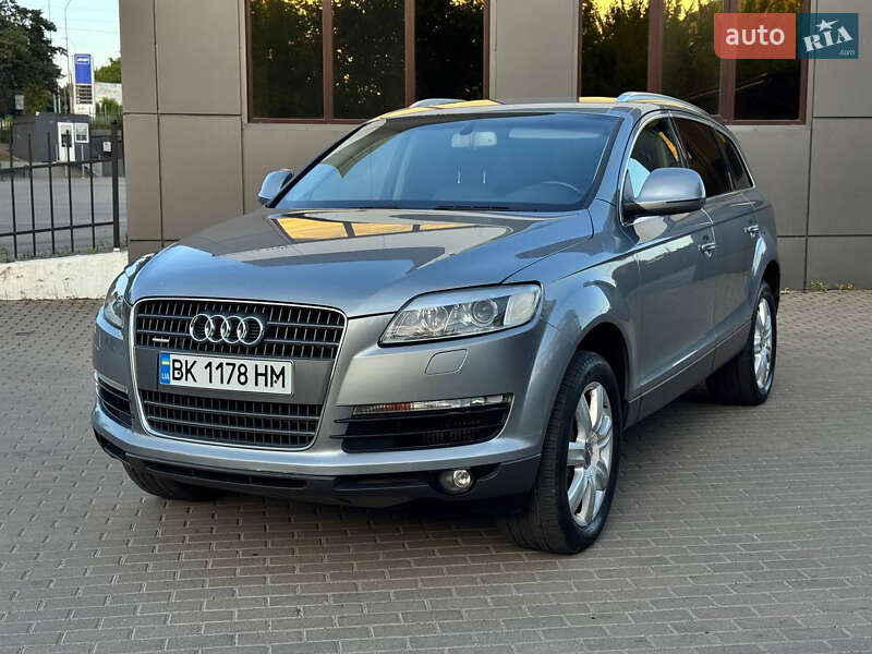 Позашляховик / Кросовер Audi Q7 2006 в Рівному