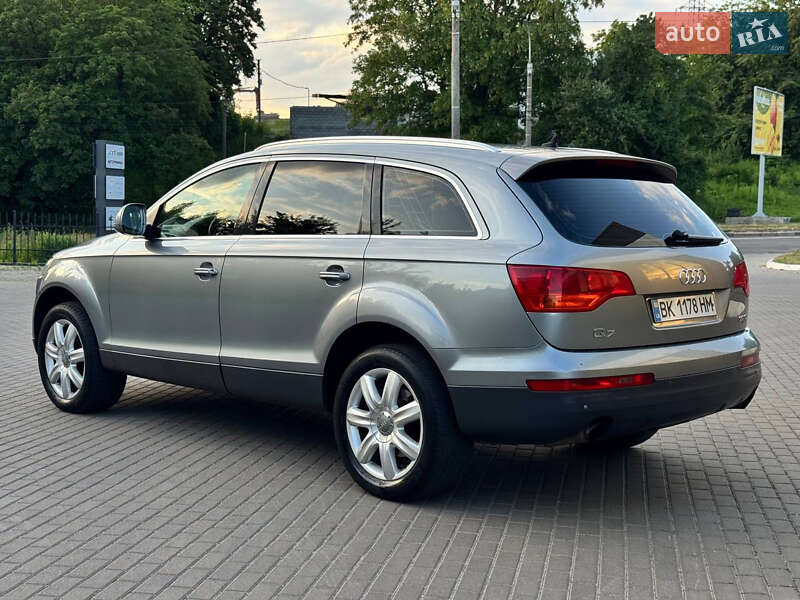 Позашляховик / Кросовер Audi Q7 2006 в Рівному